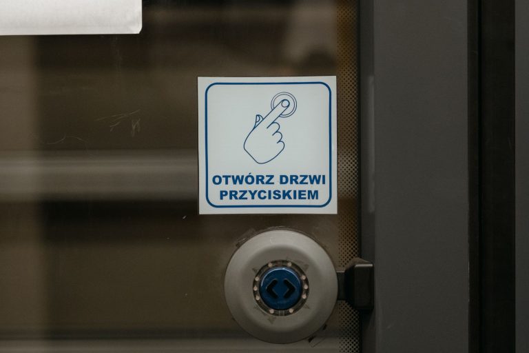 Kółko czy kreska to włączone? Logika symboli I oraz O na przełącznikach
